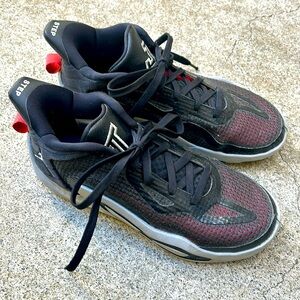 Youth Boys size 6 Jordan Tatum Sneakers